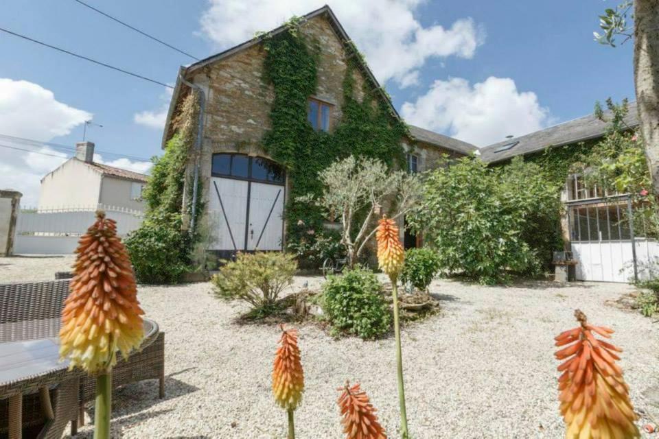 Holiday Home La Brijopa Bazoges-en-Pareds Exterior photo